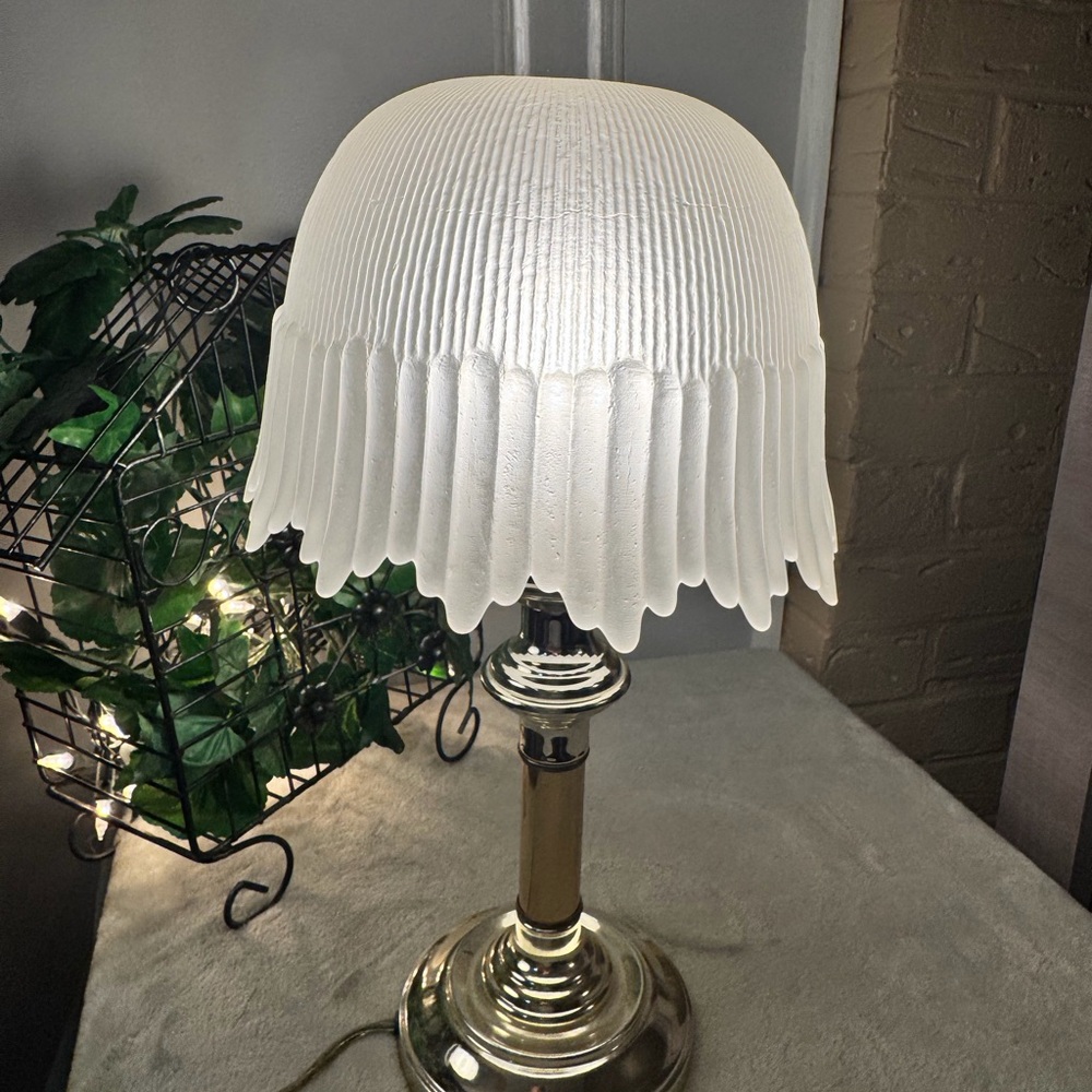 Elegant Tiffany Style-Satin Wisteria Style Fairy Table Lamp with Oil Lamp Glass